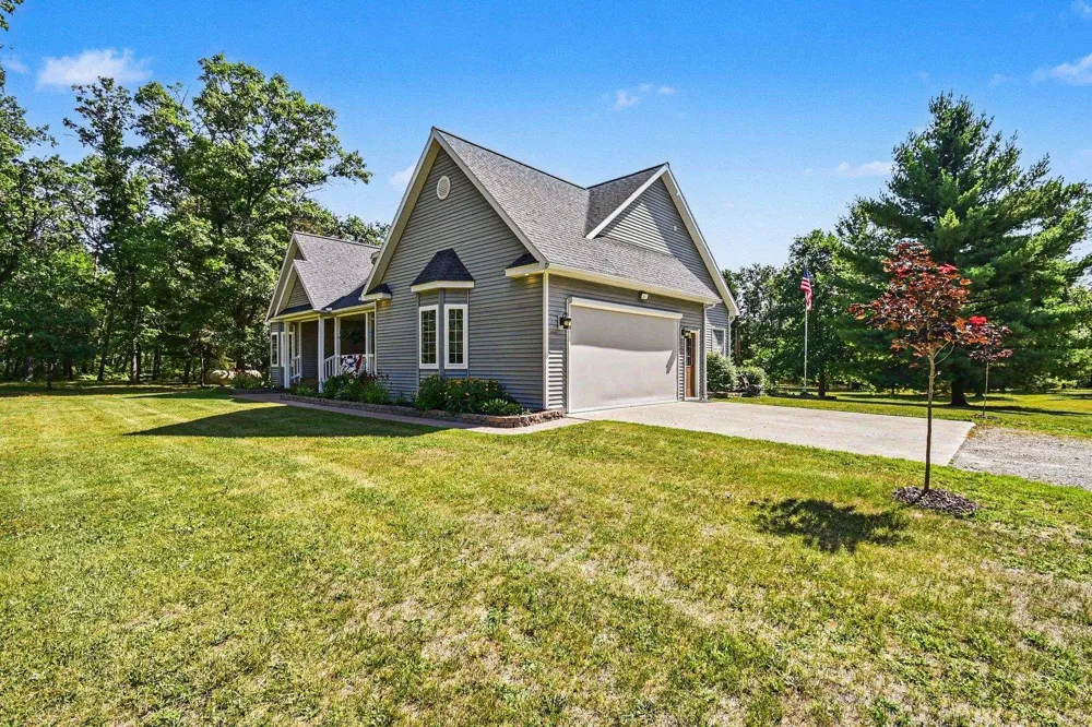 6260 Evergreen Plainfield Township, MI 48739