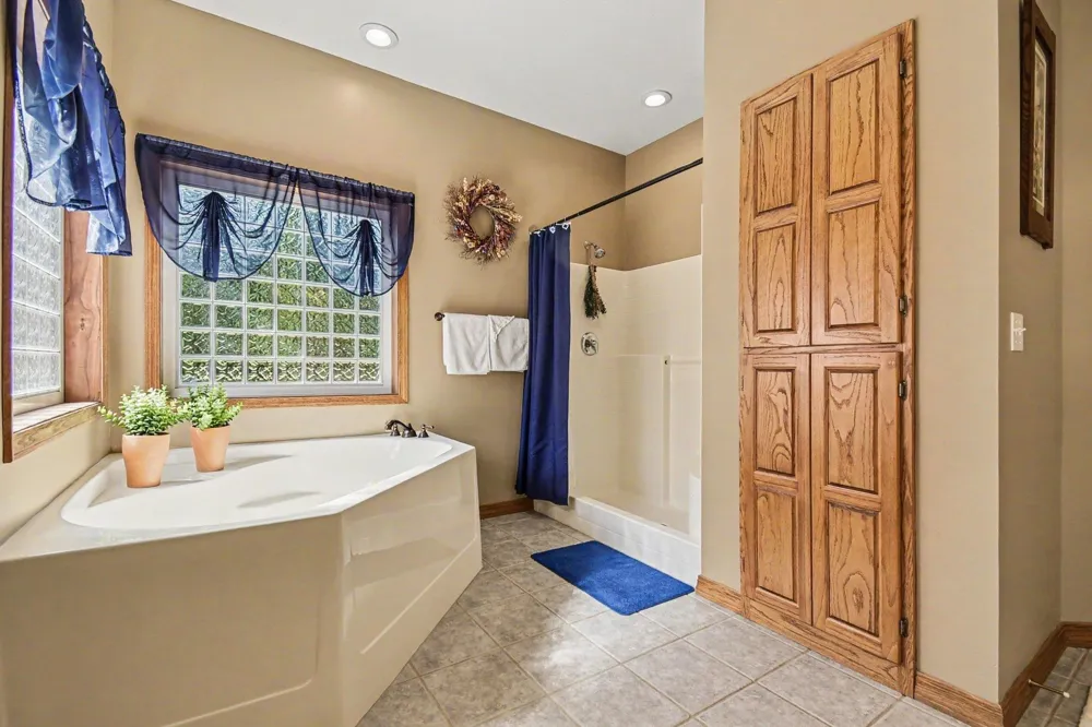 6260 Evergreen Plainfield Township, MI 48739