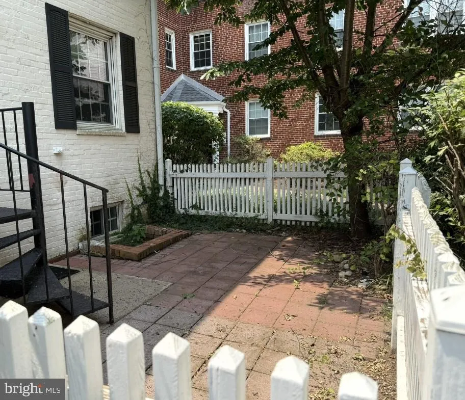 2908 13TH ROAD S #102 Arlington, VA 22204