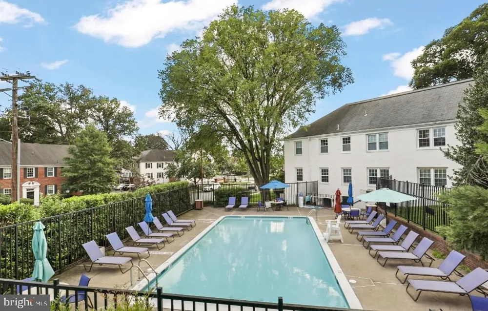 2908 13TH ROAD S #102 Arlington, VA 22204