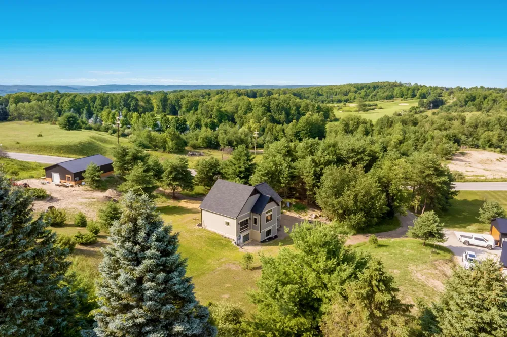 4225 Schoolcraft Road Kearney Township, MI 49615