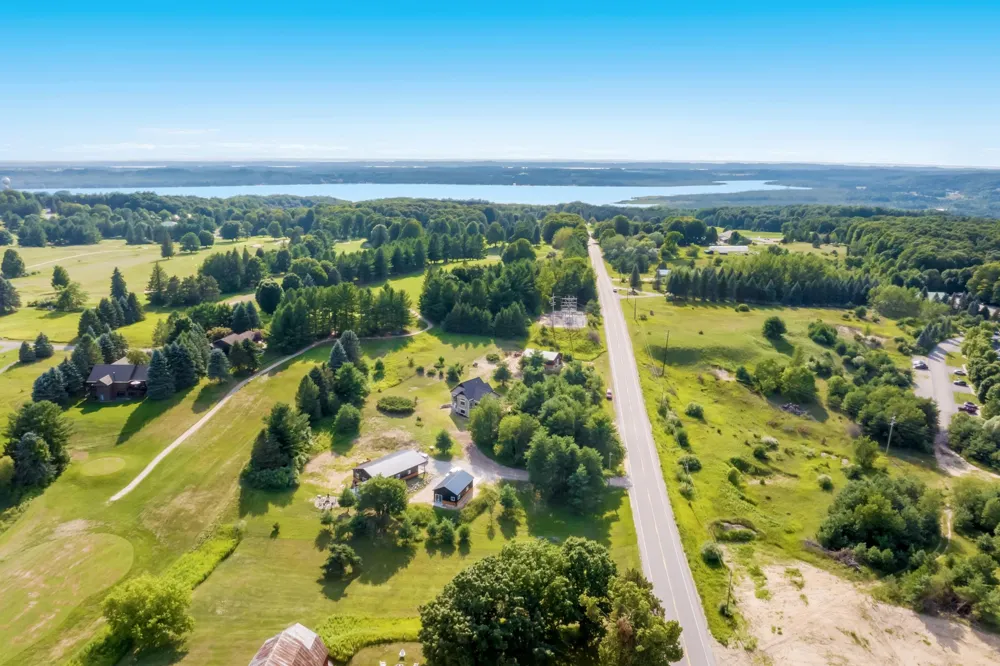 4225 Schoolcraft Road Kearney Township, MI 49615