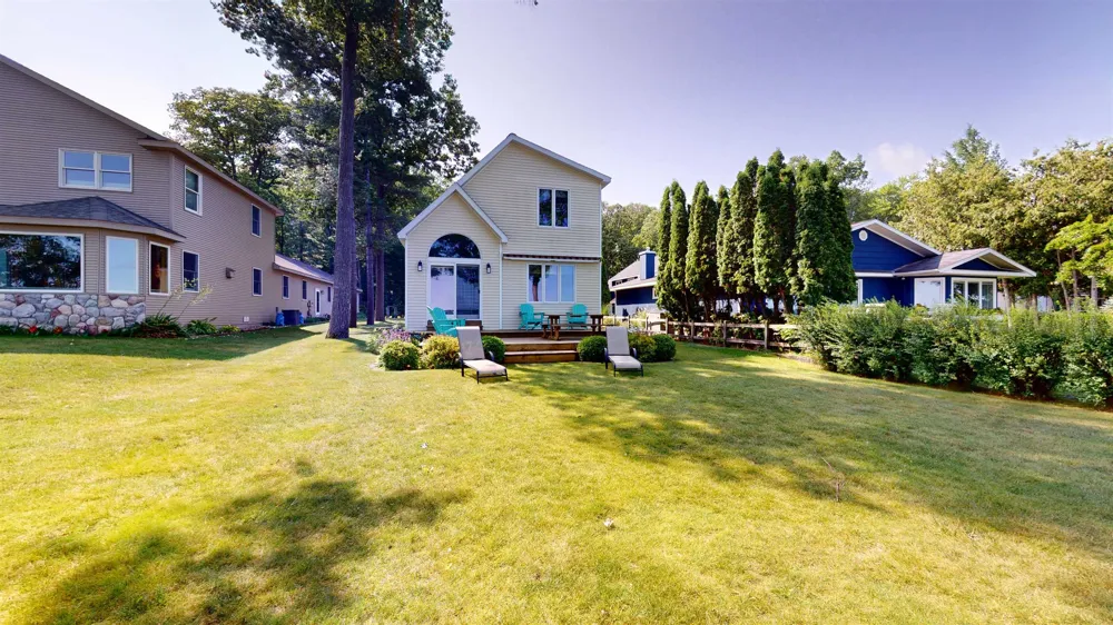9612 Fowler Lane Helena Township, MI 49676