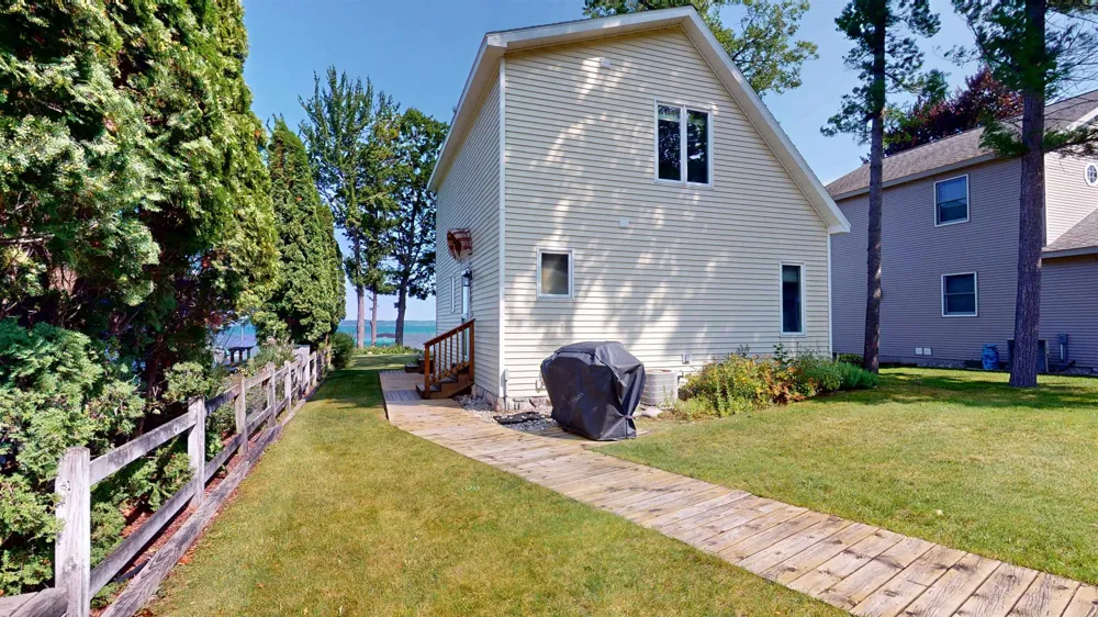 9612 Fowler Lane Helena Township, MI 49676