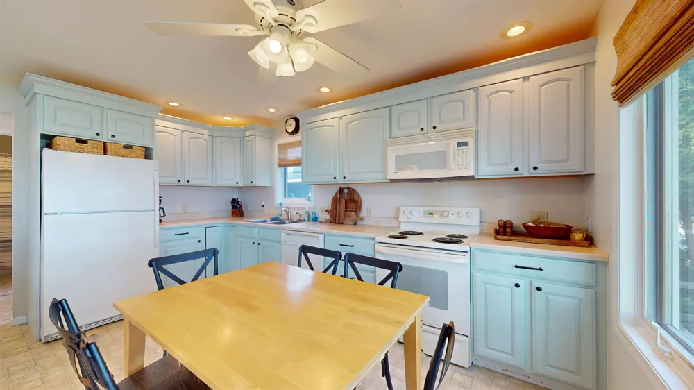 9612 Fowler Lane Helena Township, MI 49676