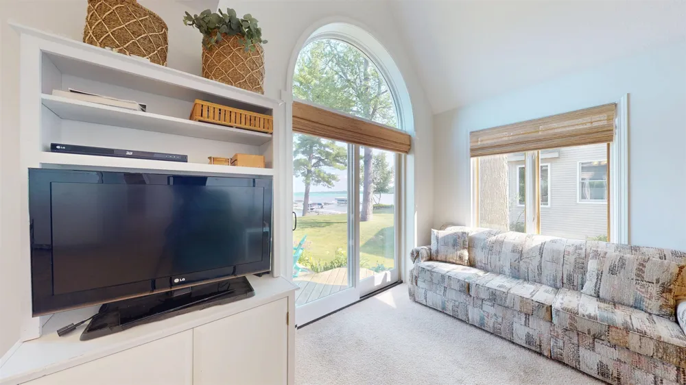 9612 Fowler Lane Helena Township, MI 49676