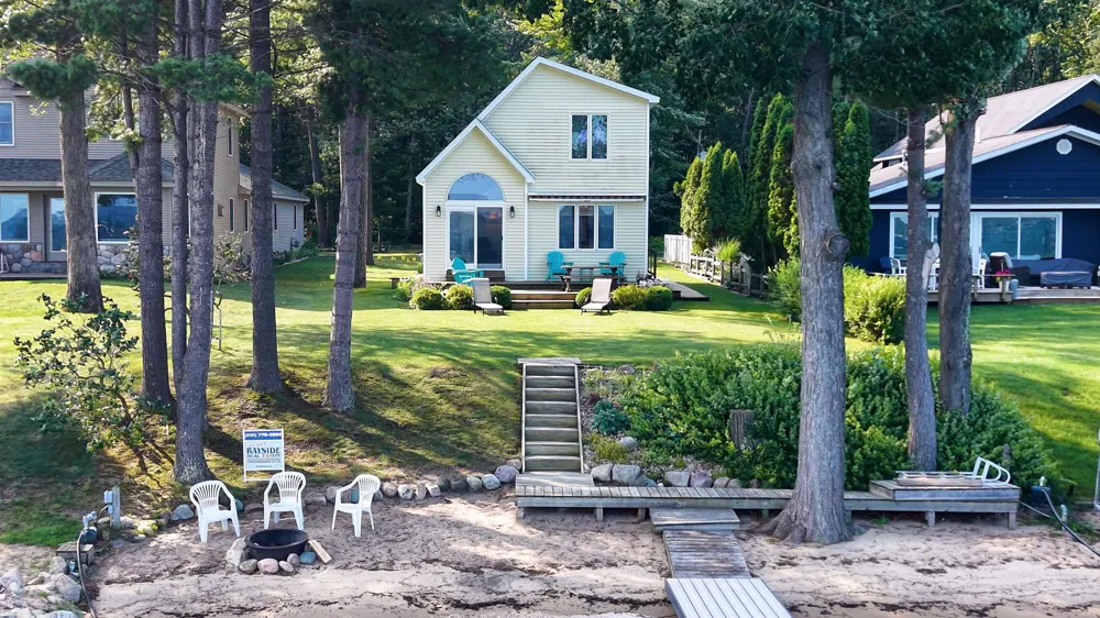 9612 Fowler Lane Helena Township, MI 49676