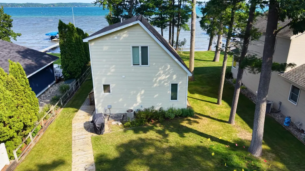9612 Fowler Lane Helena Township, MI 49676