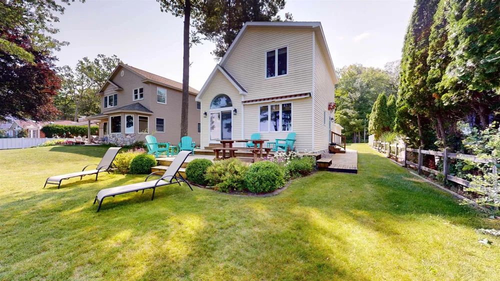 9612 Fowler Lane Helena Township, MI 49676