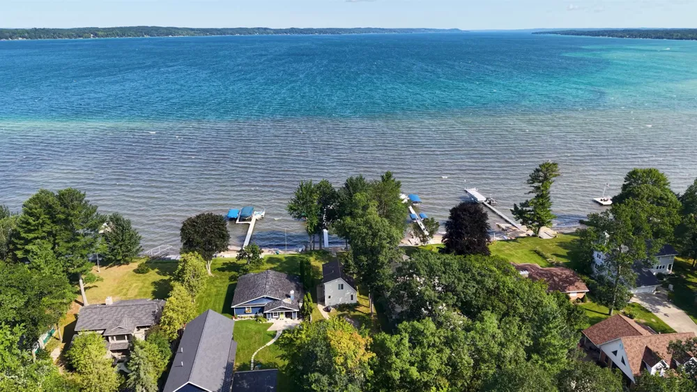 9612 Fowler Lane Helena Township, MI 49676