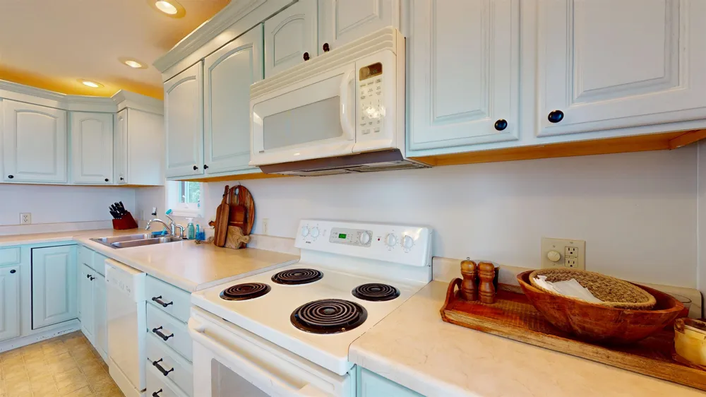 9612 Fowler Lane Helena Township, MI 49676