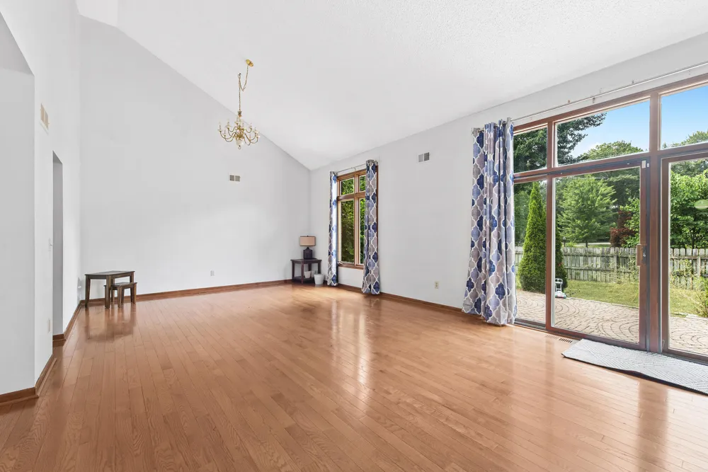 4877 Davis Court Troy City, MI 48085