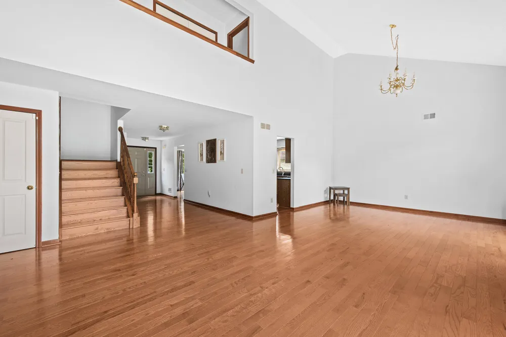 4877 Davis Court Troy City, MI 48085