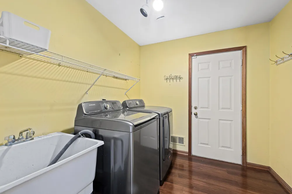 4877 Davis Court Troy City, MI 48085