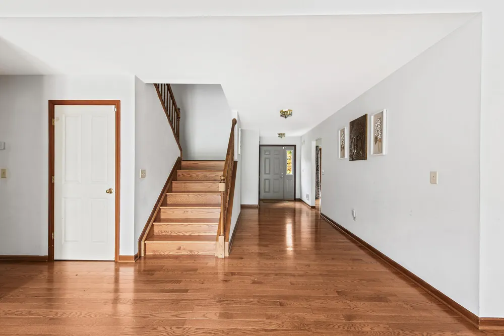 4877 Davis Court Troy City, MI 48085