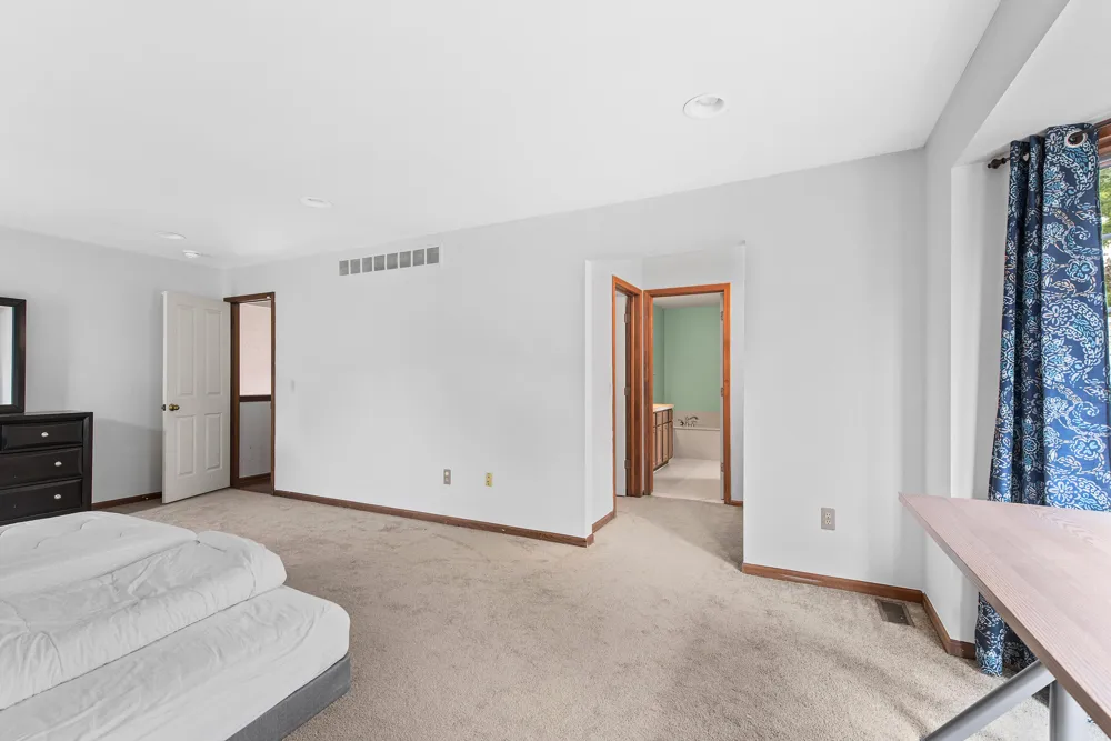 4877 Davis Court Troy City, MI 48085