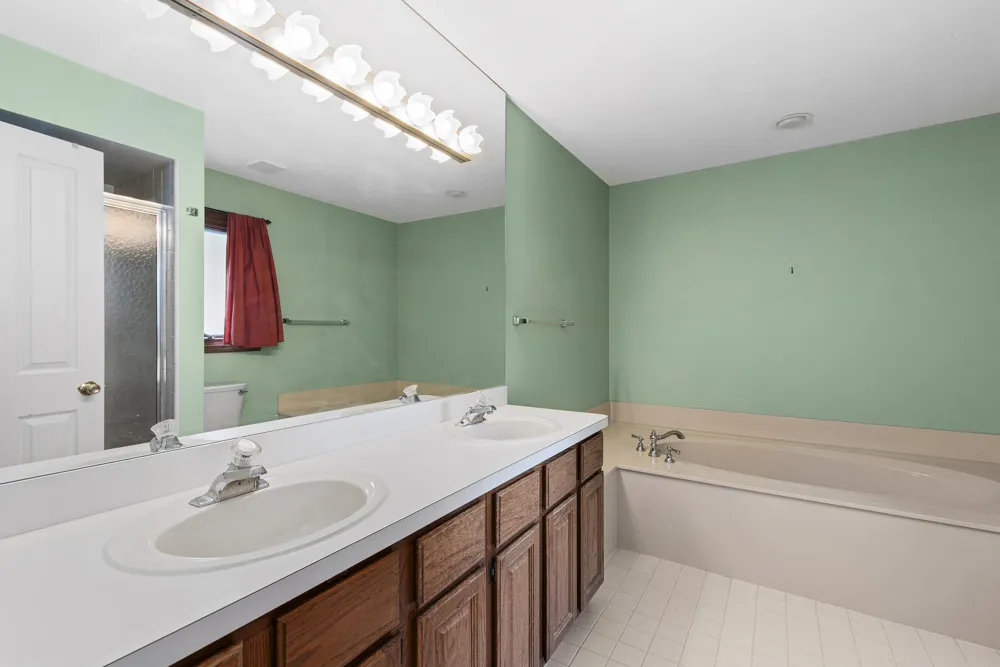 4877 Davis Court Troy City, MI 48085