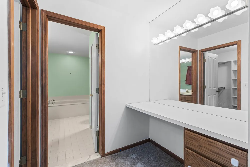 4877 Davis Court Troy City, MI 48085