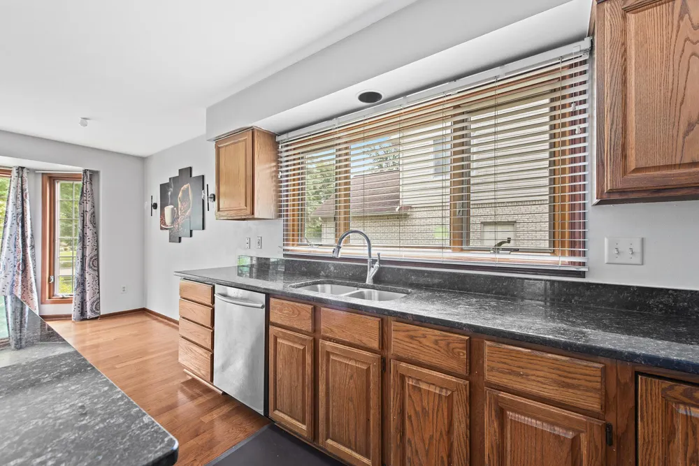 4877 Davis Court Troy City, MI 48085