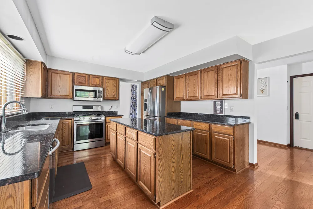 4877 Davis Court Troy City, MI 48085
