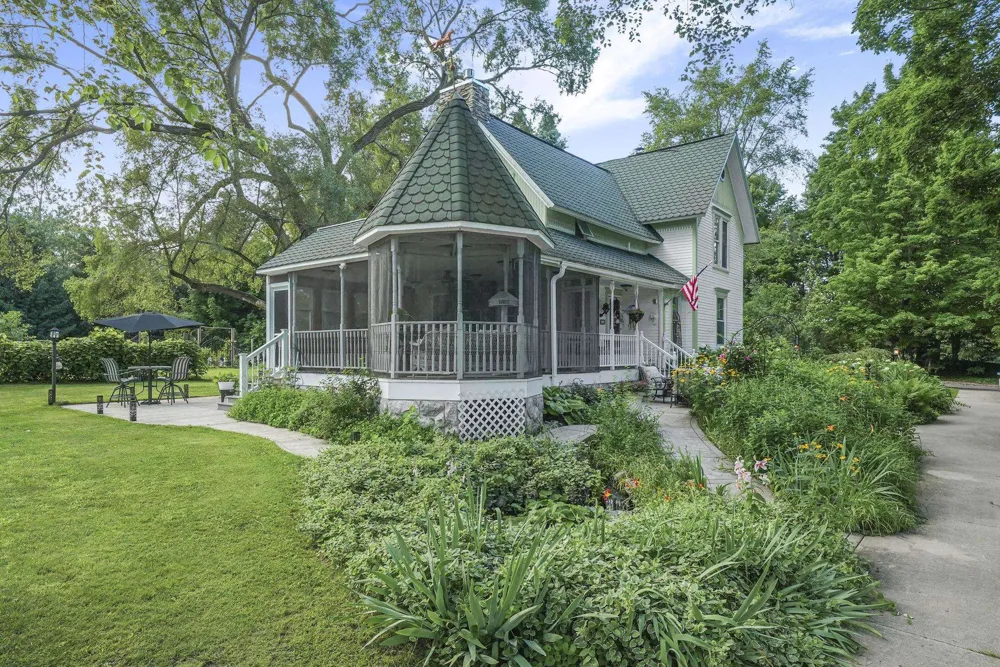 1056 Smith Road East Bay Township, MI 49696