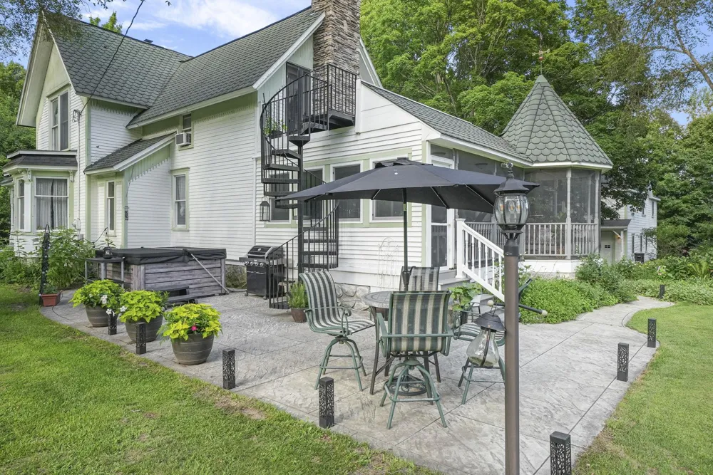1056 Smith Road East Bay Township, MI 49696