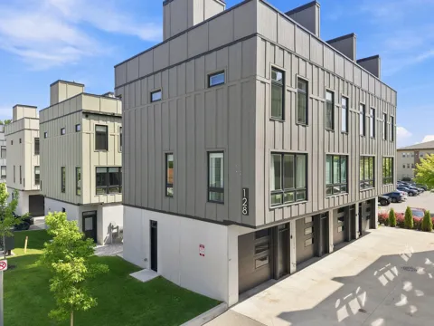 128 W Gillis Street