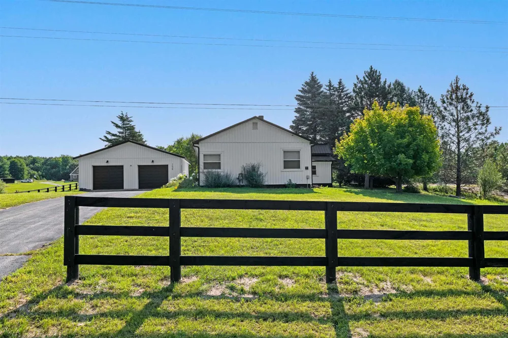 7638 Skegemog Point Road Whitewater Township, MI 49690