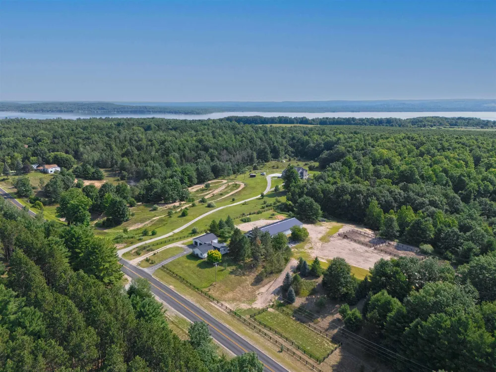 7638 Skegemog Point Road Whitewater Township, MI 49690