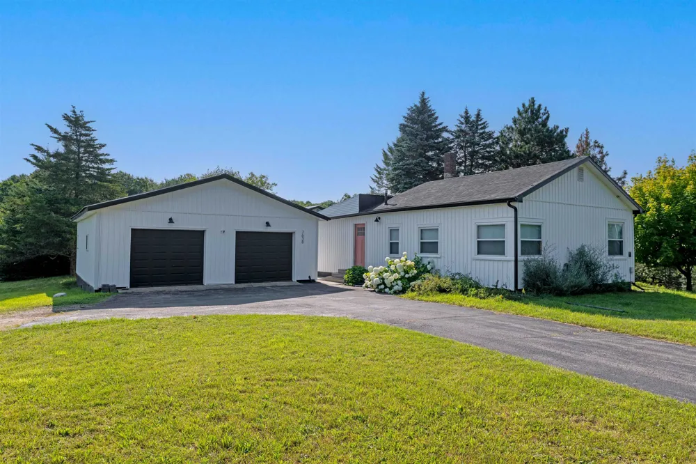 7638 Skegemog Point Road Whitewater Township, MI 49690