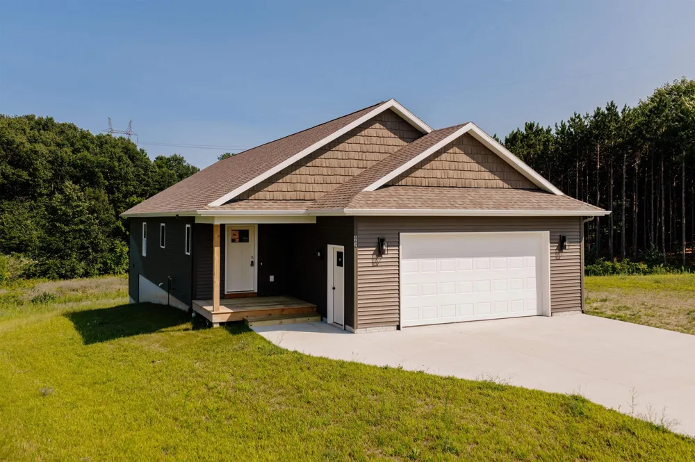 862 Coyote Lane East Bay Township, MI 49696