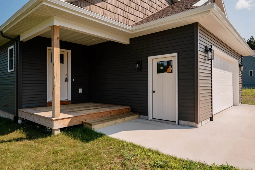 862 Coyote Lane East Bay Township, MI 49696