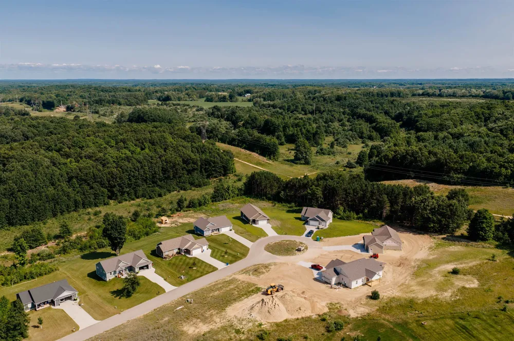 862 Coyote Lane East Bay Township, MI 49696