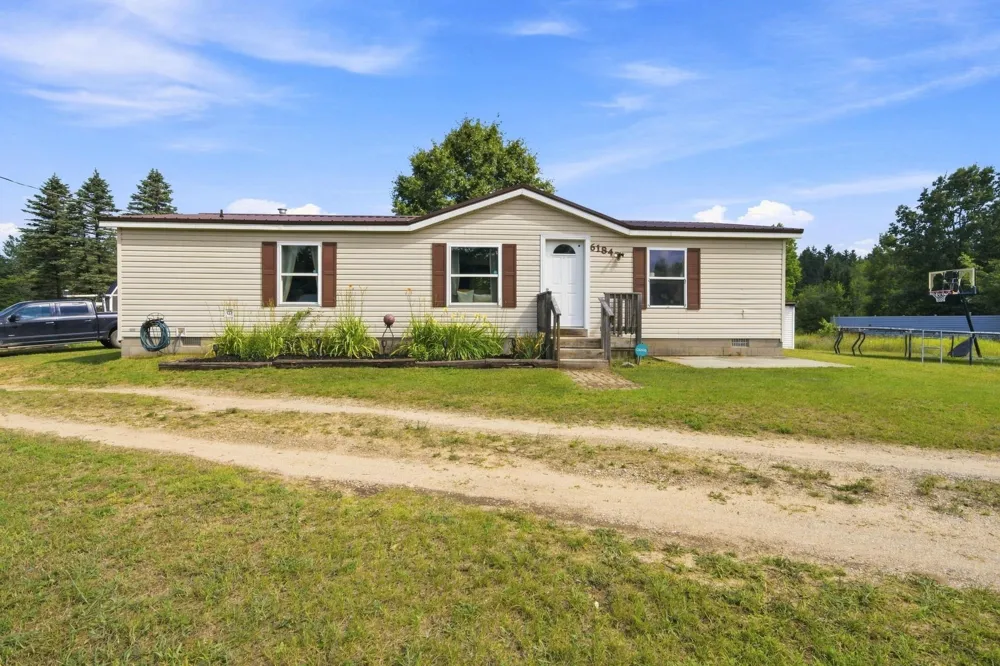 6184 Gonyer Springfield Township, MI 49633
