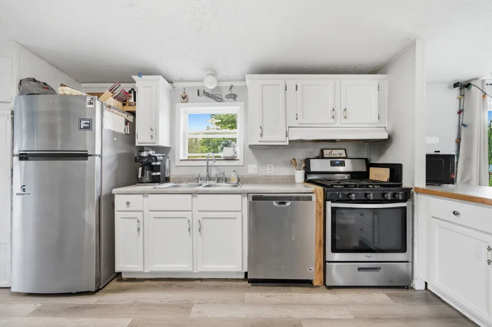 6184 Gonyer Springfield Township, MI 49633