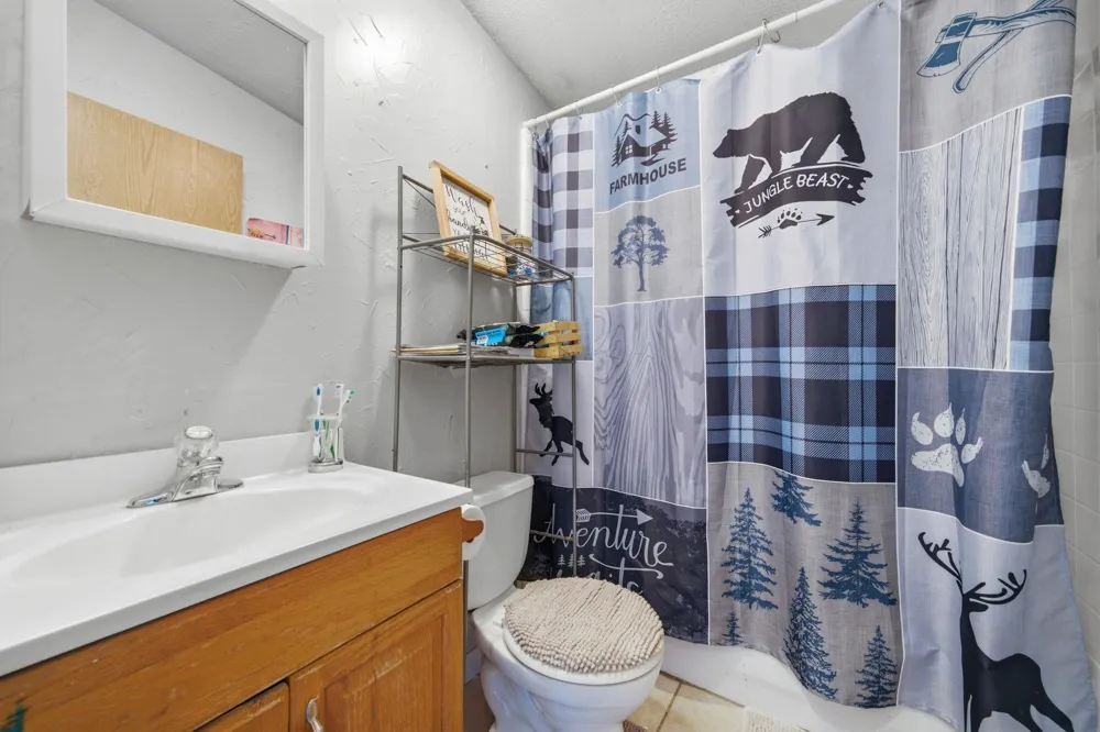 6184 Gonyer Springfield Township, MI 49633