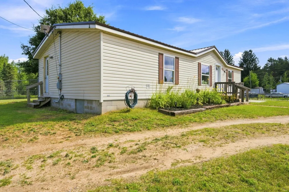 6184 Gonyer Springfield Township, MI 49633