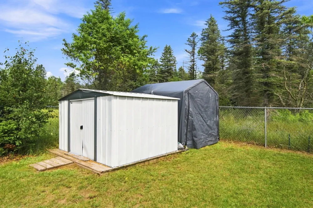 6184 Gonyer Springfield Township, MI 49633