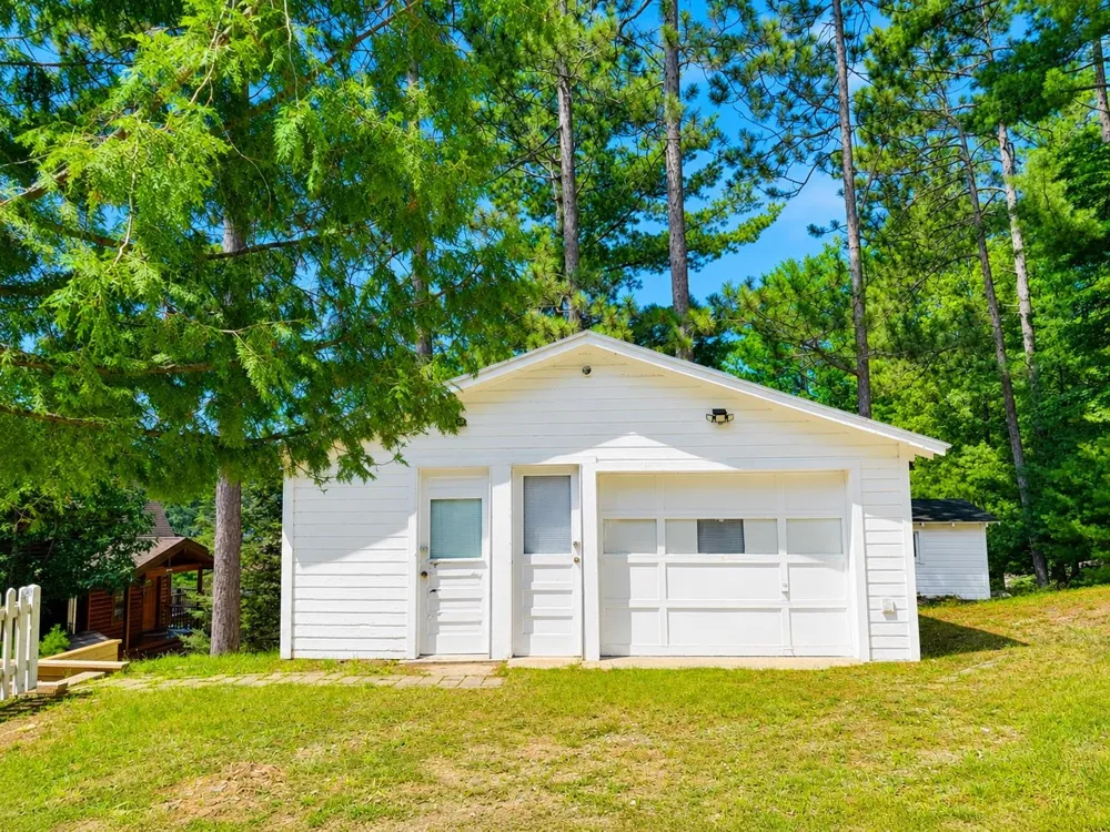 4608 Avery Drive East Bay Township, MI 49696