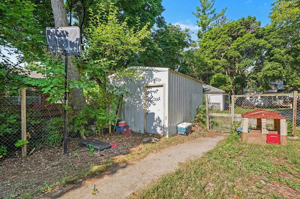 512 S Kinney Avenue Mt Pleasant City, MI 48858