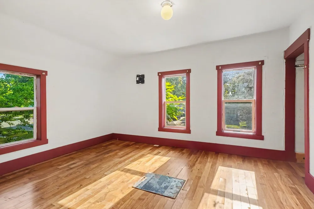 512 S Kinney Avenue Mt Pleasant City, MI 48858