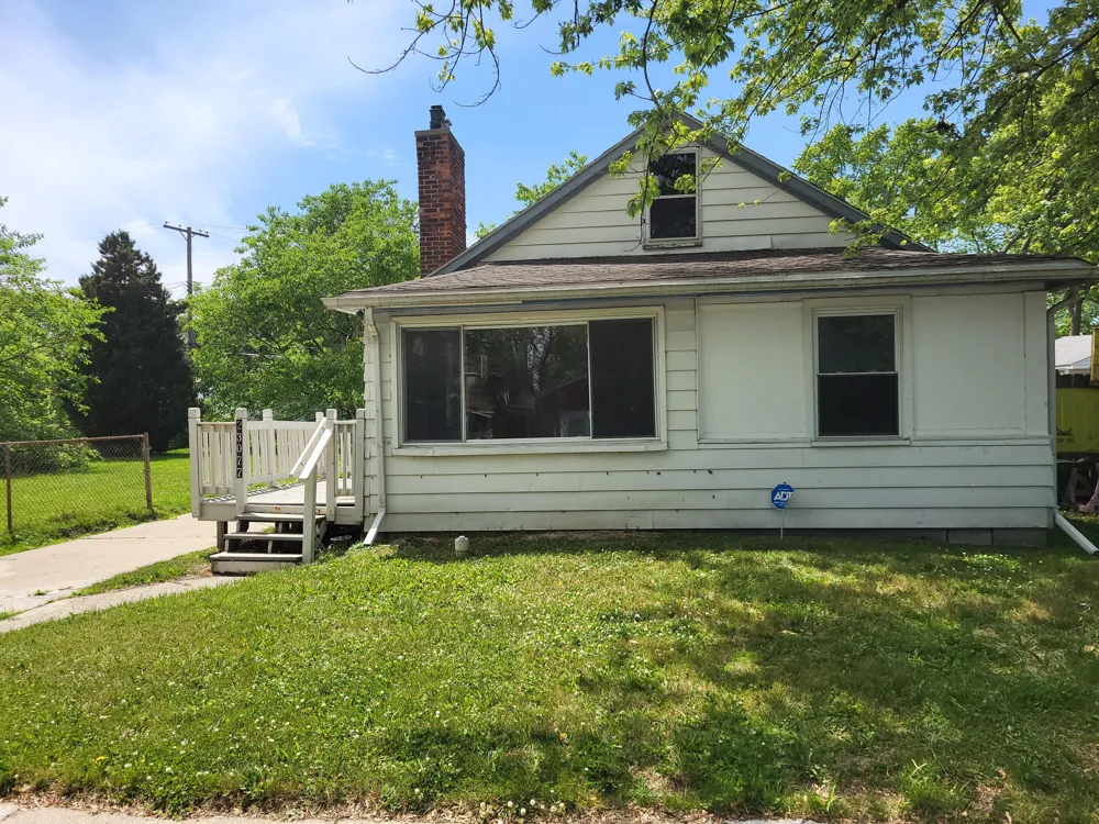 23077 Piper Avenue Eastpointe City, MI 48021