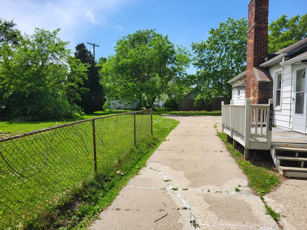 23077 Piper Avenue Eastpointe City, MI 48021