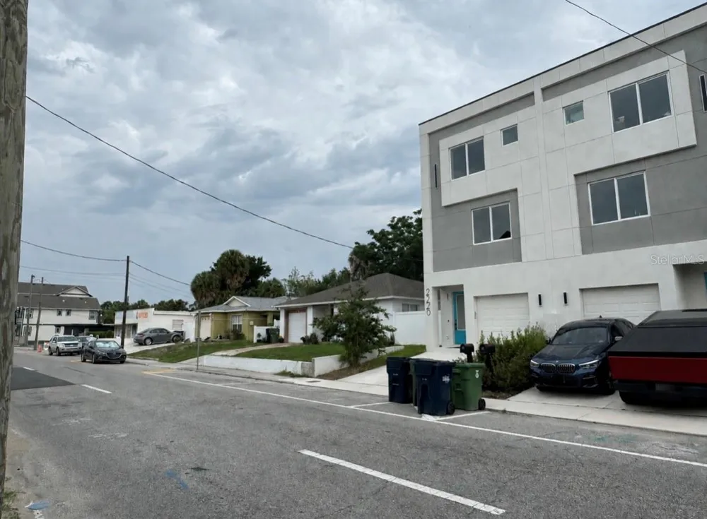2213 E COLUMBUS DRIVE Tampa, FL 33605