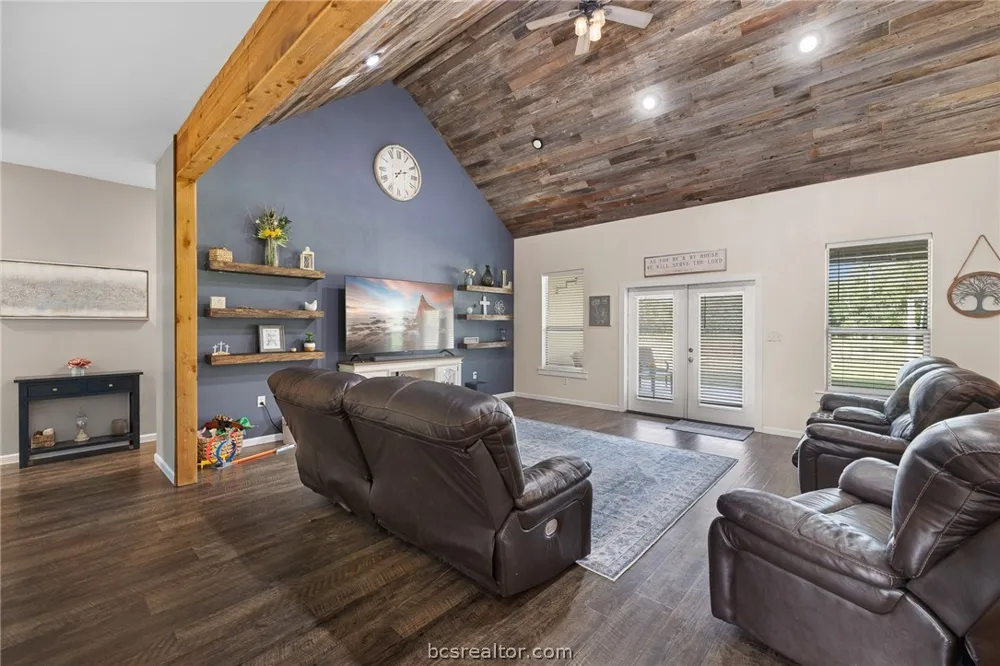 3835 County Road 151 Bedias, TX 77831
