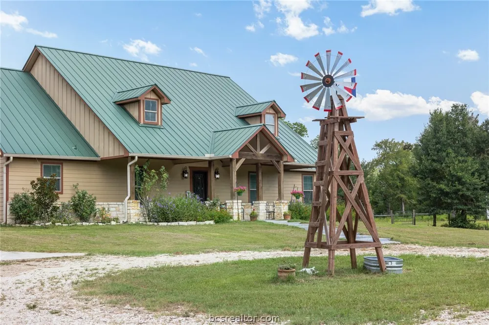 3835 County Road 151 Bedias, TX 77831
