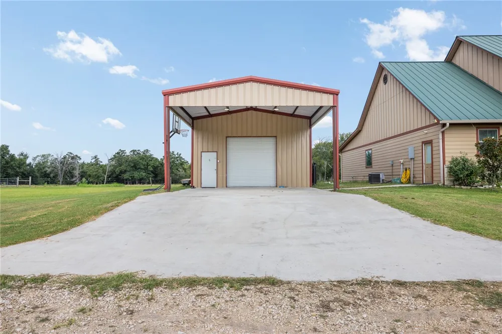 3835 County Road 151 Bedias, TX 77831