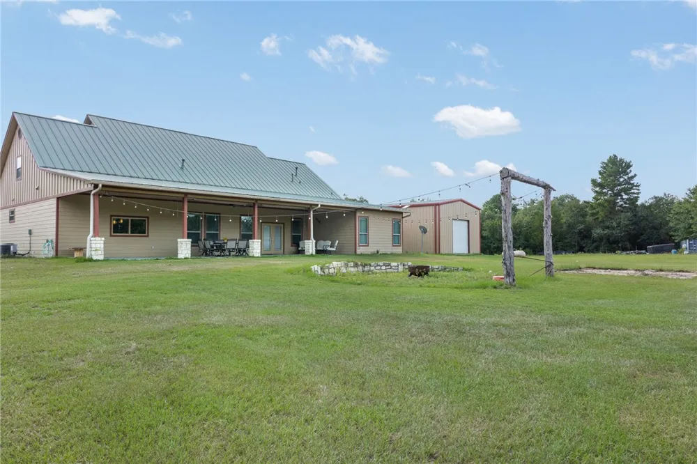 3835 County Road 151 Bedias, TX 77831