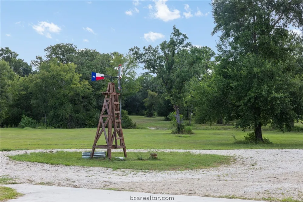 3835 County Road 151 Bedias, TX 77831