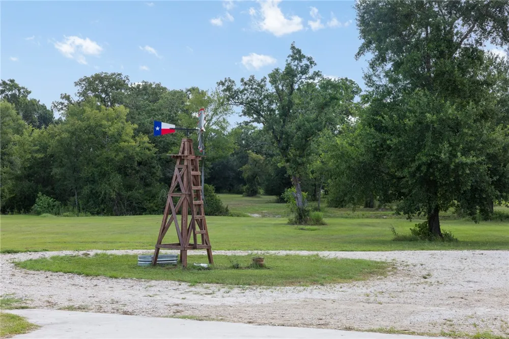 3835 County Road 151 Bedias, TX 77831